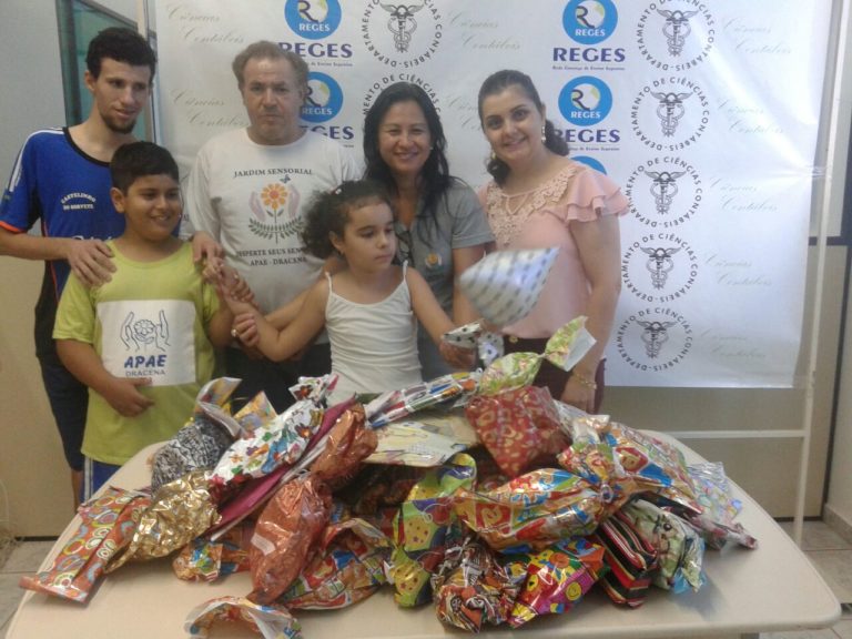 Alunos de Ciências Contábeis da REGES realizam doação de brinquedos