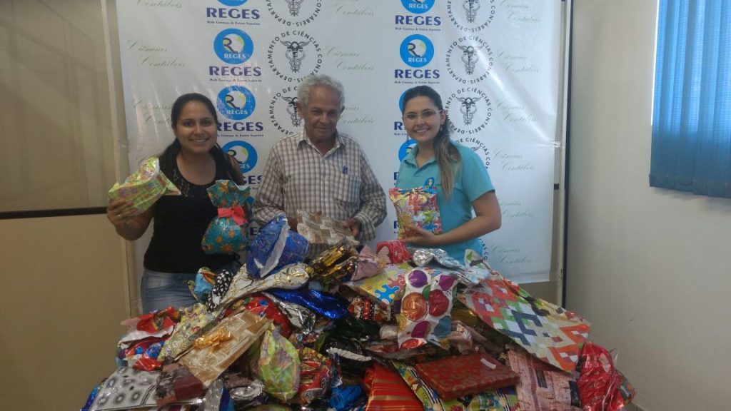 Alunos do Curso de Ciências Contábeis fazem doação de brinquedos para a Associação do Jardim Brasilândia