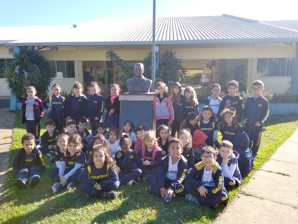 Homenagem ao Professor Gonzaga pelo alunos do Colégio Objetivo de Presidente Epitácio-SP