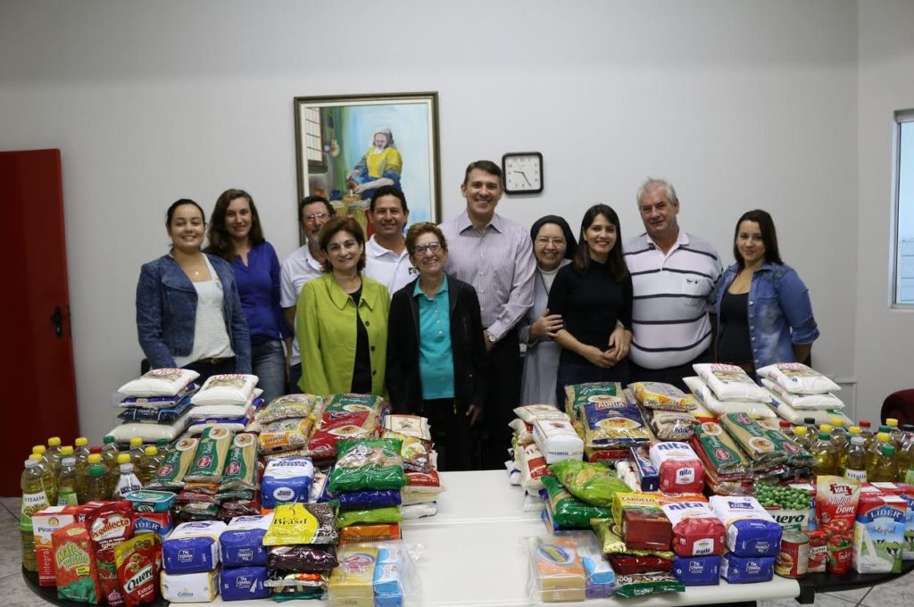 Faculdade Reges de Osvaldo Cruz realiza doação de alimentos