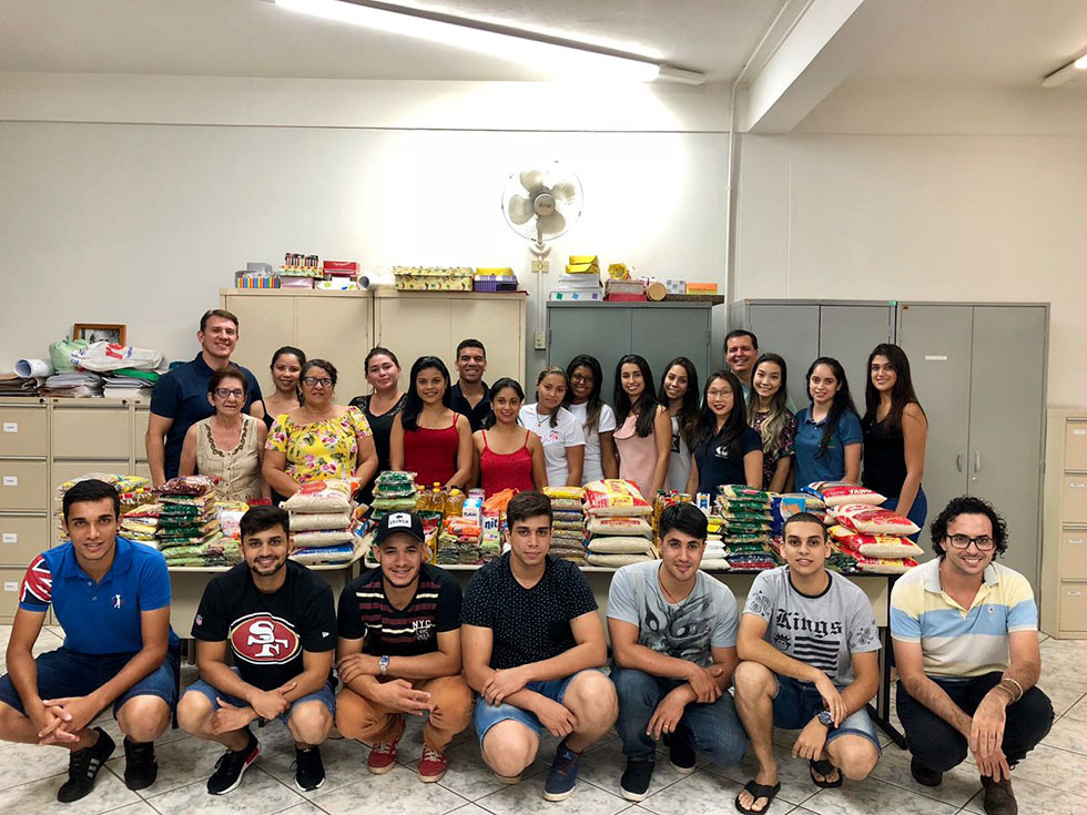 Faculdade Reges de Osvaldo Cruz entrega donativos arrecadados no Trote Solidário