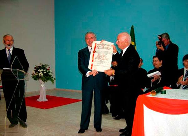 MICHEL TEMER EM VILHENA: Há 8 anos atual presidente recebia título “Professor Honoris Causa” da Faculdade AVEC