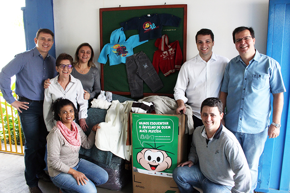Faculdade Reges de Osvaldo Cruz entrega agasalhos ao Fundo Social de Solidariedade